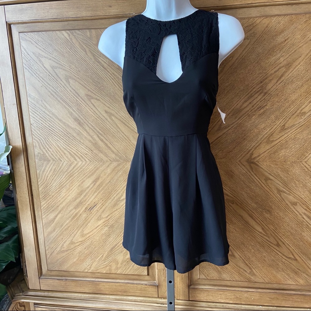 Forever 21 black lace back open in front romper - Picture 2 of 7